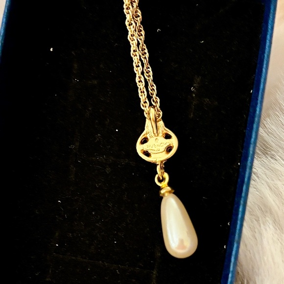 Givenchy Necklace with Pearl Drop on Rope Chain - Picture 6 of 9